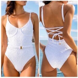 Kenny Flowers Santorini White Floral One Piece Swimsuit size DD